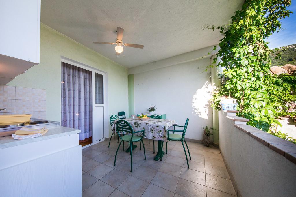 Garden Apartments Komiža المظهر الخارجي الصورة