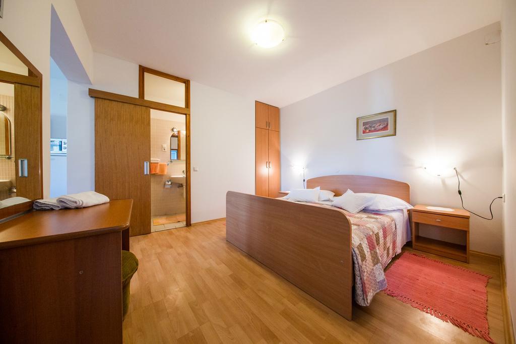 Garden Apartments Komiža المظهر الخارجي الصورة