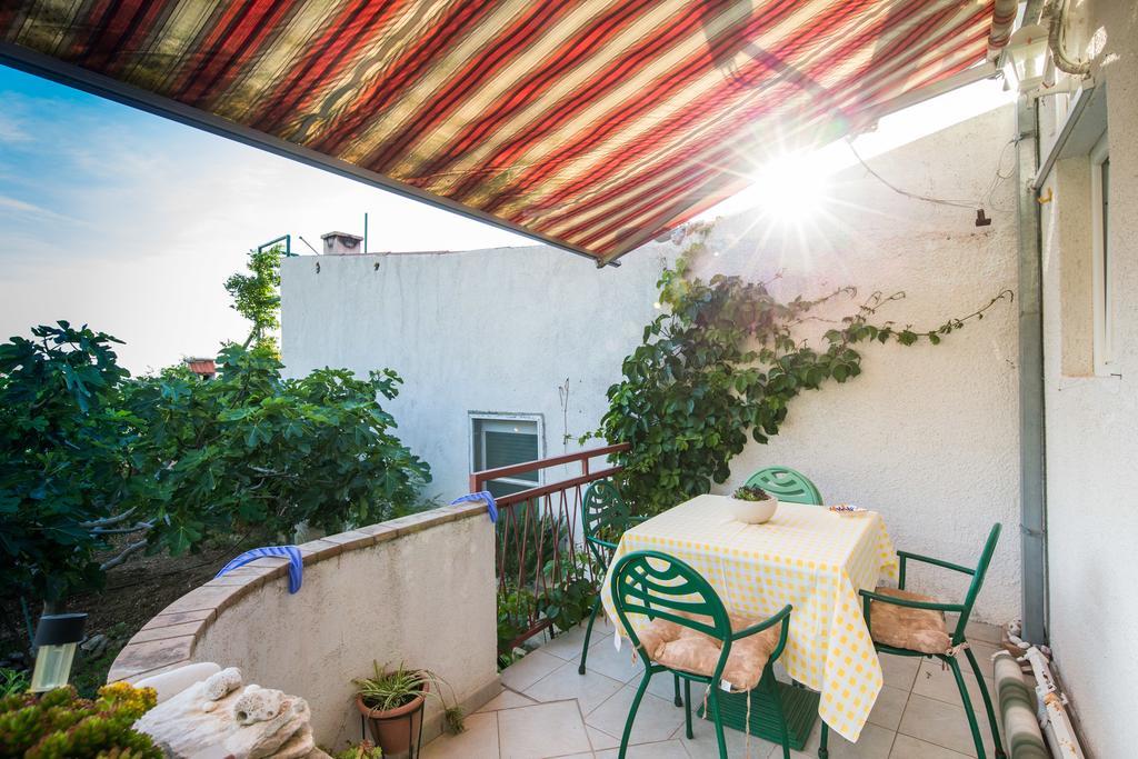 Garden Apartments Komiža المظهر الخارجي الصورة