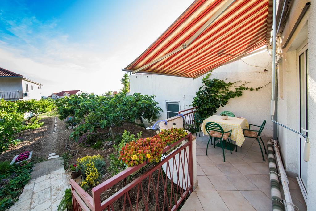 Garden Apartments Komiža المظهر الخارجي الصورة